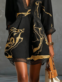 Minivestido negro con estampado de mármol dorado y encaje de ganchillo